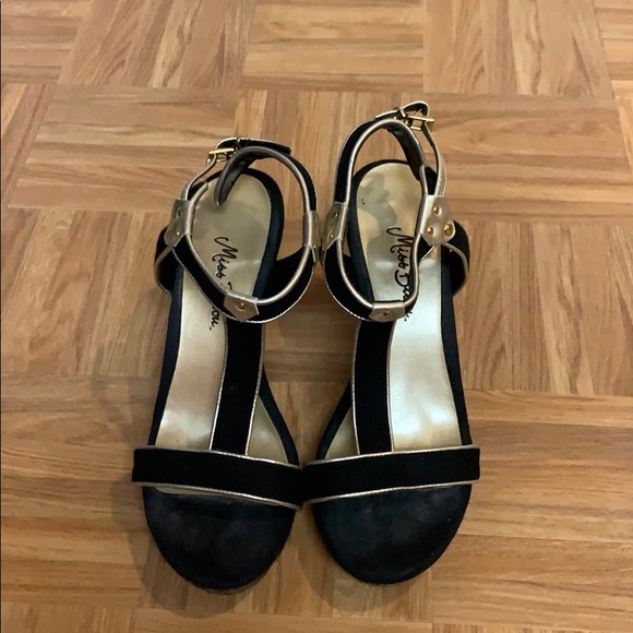 High Heels - Picture 1 of 2